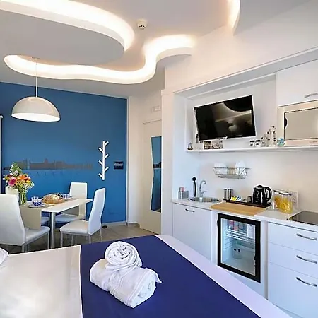 Station 4* Naples