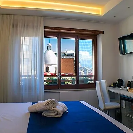 Station 4* Naples