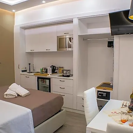 Station 4* Naples
